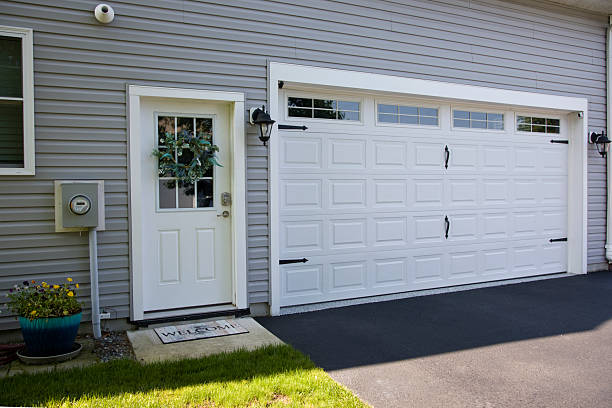 24/7 Emergency Garage Door Panel Replacement experts in Deerwood, TX